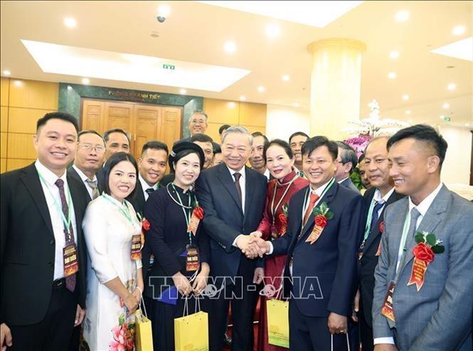 Nhân dịp Kỷ niệm 95 năm Ngày thành lập Hội Nông dân Việt Nam (14/10/1930 - 14/10/2025), chiều 14/10/2025, tại Trụ sở Trung ương Đảng, Tổng Bí thư Tô Lâm gặp mặt 95 đại biểu Nông dân Việt Nam xuất sắc, Nhà khoa học của nhà nông năm 2025. Ảnh: Thống Nhất - TTXVN
