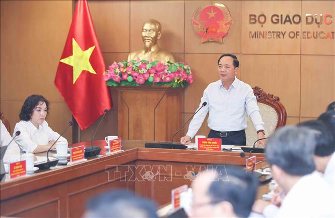 Đồng chí Trịnh Văn Quyết, Uỷ viên Bộ Chính trị, Bí thư Trung ương Đảng, Trưởng Ban Tuyên giáo Trung ương, Trưởng Đoàn giám sát phát biểu. Ảnh: Thanh Tùng - TTXVN