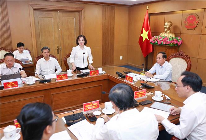 Đồng chí Trần Thị Hiền, Ủy viên Trung ương Đảng, Phó Chủ nhiệm Ủy ban Kiểm tra Trung ương, Phó trưởng Đoàn giám sát phát biểu. Ảnh: Thanh Tùng - TTXVN