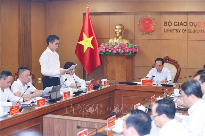 Đồng chí Nguyễn Văn Chiến, Phó Trưởng Ban Tuyên giáo Trung ương, Phó Trưởng đoàn Thường trực công bố Quyết định và Kế hoạch giám sát. Ảnh: Thanh Tùng - TTXVN