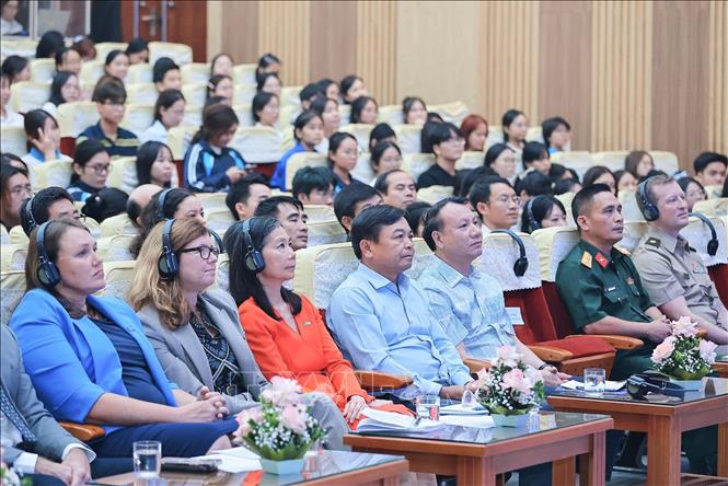 Các đại biểu tham dự lễ mít tinh. Ảnh: Lê Đông - TTXVN
