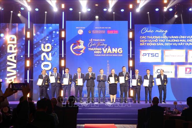 Trao giải thưởng cho các doanh nghiệp “Thương hiệu Vàng Thành phố Hồ Chí Minh” lần thứ 6 - năm 2026. Ảnh: Thanh Vũ – TTXVN