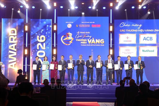 Trao giải thưởng cho các doanh nghiệp “Thương hiệu Vàng Thành phố Hồ Chí Minh” lần thứ 6 - năm 2026. Ảnh: Thanh Vũ – TTXVN
