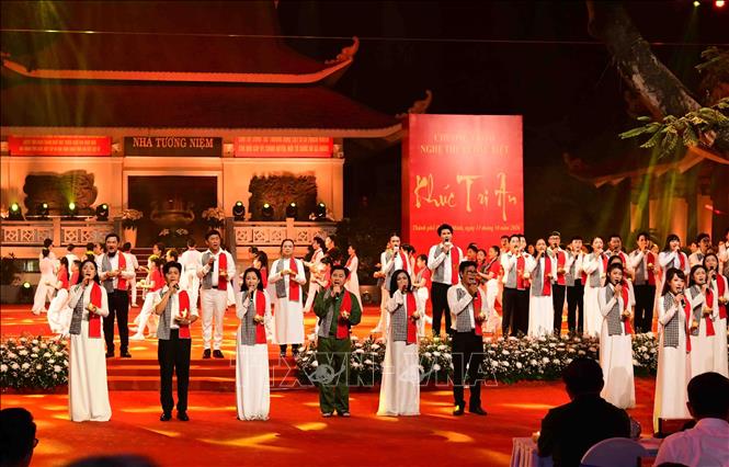 Tiếp mục văn nghệ trong chương trình. Ảnh: Xuân Khu-TTXVN