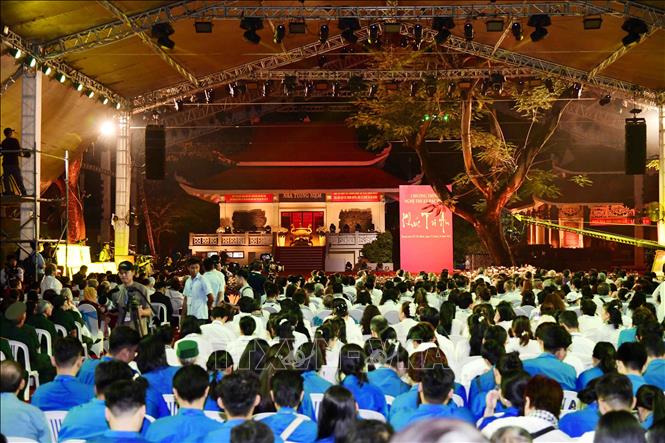 Quang cảnh chương trình nghệ thuật tổ chức tại công viên Lê Thị Riêng. Ảnh: Xuân Khu-TTXVN