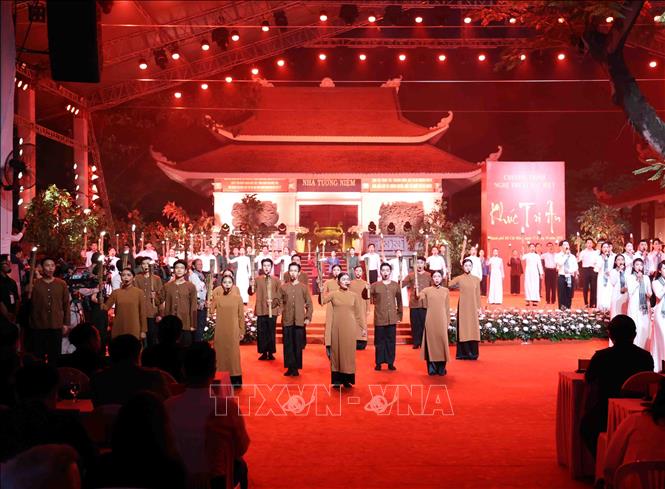 Tiếp mục văn nghệ trong chương trình. Ảnh: Xuân Khu-TTXVN