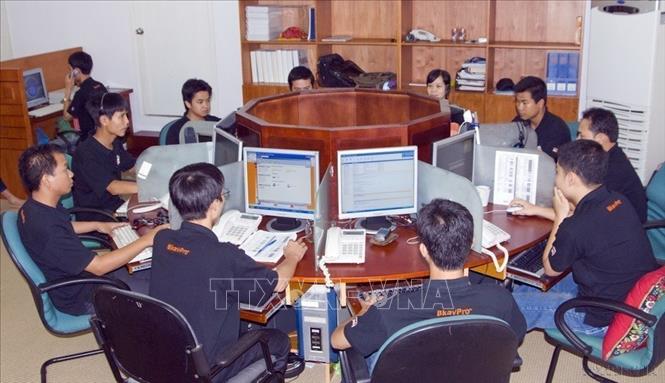 Trung tâm An ninh mạng Đại học Bách Khoa Hà Nội (tiền thân BKAV) năm 2007. Ảnh: Đình Na-TTXVN