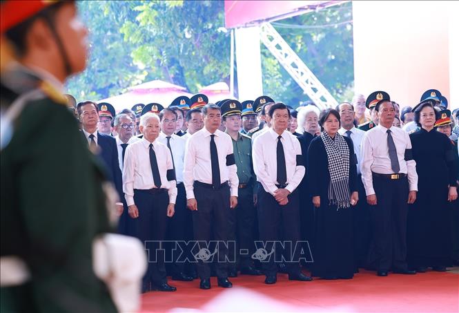 Thủ tướng Lê Minh Hưng dự Lễ viếng, Lễ truy điệu 731 hài cốt liệt sĩ được tìm kiếm, quy tập tại Công viên văn hóa Lê Thị Riêng, phường Hòa Hưng, Thành phố Hồ Chí Minh. Ảnh: Dương Giang – TTXVN 

