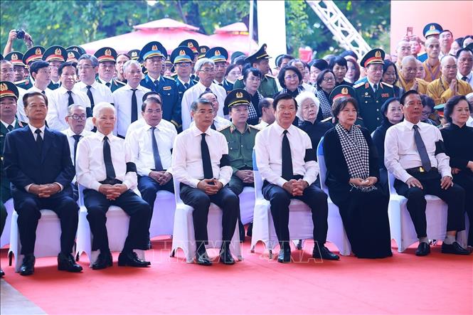Thủ tướng Lê Minh Hưng dự Lễ viếng, Lễ truy điệu 731 hài cốt liệt sĩ được tìm kiếm, quy tập tại Công viên văn hóa Lê Thị Riêng, phường Hòa Hưng, Thành phố Hồ Chí Minh. Ảnh: Dương Giang – TTXVN 
