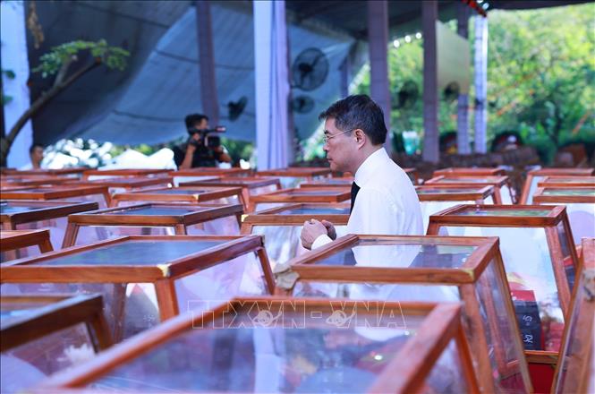 Thủ tướng Lê Minh Hưng dự Lễ viếng, Lễ truy điệu 731 hài cốt liệt sĩ được tìm kiếm, quy tập tại Công viên văn hóa Lê Thị Riêng, phường Hòa Hưng, Thành phố Hồ Chí Minh. Ảnh: Dương Giang – TTXVN 
