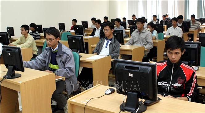 Giờ thực hành của sinh viên khoa Công nghệ Thông tin và Truyền thông (Đại học Bách khoa Hà Nội, 2010). Ảnh: Minh Tú - TTXVN