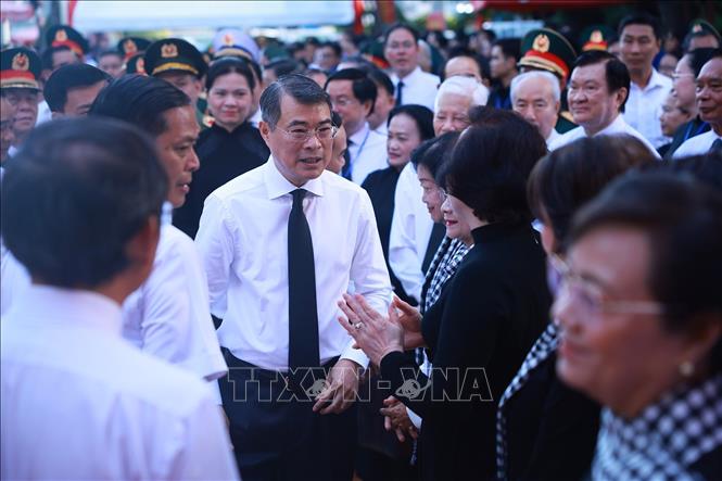 Thủ tướng Lê Minh Hưng dự Lễ viếng, Lễ truy điệu và an táng hài cốt liệt sĩ được tìm kiếm, quy tập tại Công viên văn hóa Lê Thị Riêng, phường Hòa Hưng, Thành phố Hồ Chí Minh. Ảnh: Dương Giang – TTXVN 
