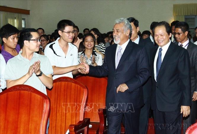 Trong chuyến thăm chính thức Việt Nam, ngày 3/9/2013, Thủ tướng nước Timor Leste Kay Rala Xanana Gusmão đến thăm và nói chuyện với sinh viên Trường Đại học Khoa học Xã hội và Nhân văn (Đại học Quốc gia Hà Nội). Ảnh: Doãn Tấn - TTXVN