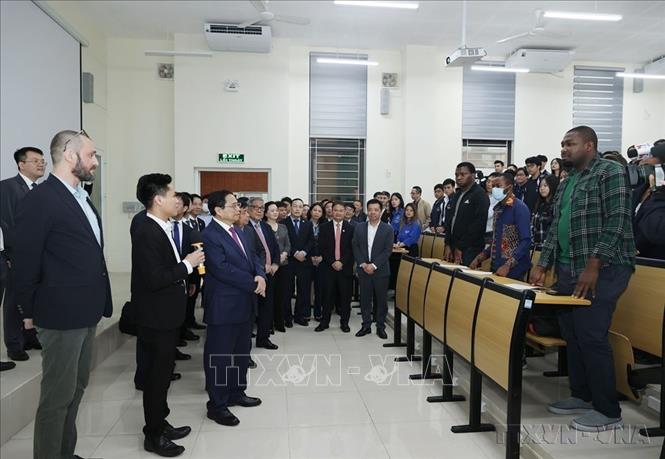  Thủ tướng Phạm Minh Chính gặp gỡ sinh viên quốc tế trong chuyến thăm và làm việc với Đại học Quốc gia Hà Nội về đào tạo và phát triển nguồn nhân lực chất lượng cao (14/4/2023). Ảnh: Dương Giang-TTXVN