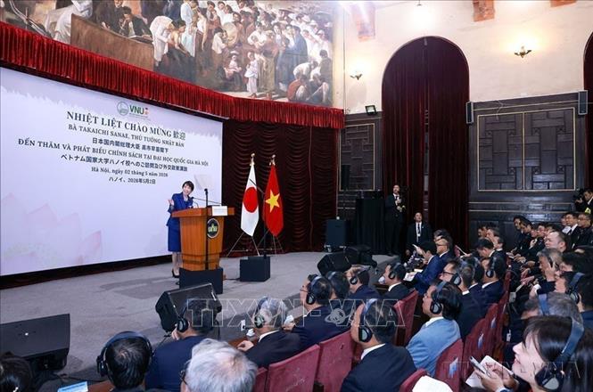 Thủ tướng Nhật Bản Takaichi Sanae phát biểu chính sách tại Đại học Quốc gia Hà Nội (2/5/2026). Ảnh: Dương Giang - TTXVN