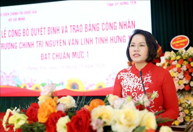 Hiệu trưởng Trường Chính trị Nguyễn Văn Linh Quách Thị Hương phát biểu. Ảnh: Thế Duyệt – TTXVN