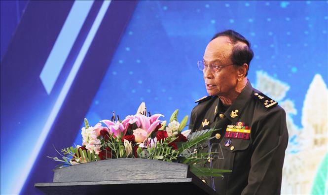 Đại tướng Tan Thanna, Quốc vụ khanh Bộ Quốc phòng Campuchia phát biểu khai mạc hội chợ. Ảnh: Minh Hưng - PV TTXVN tại Campuchia