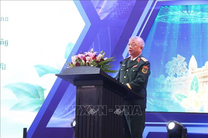 Thứ trưởng Bộ Quốc phòng Nguyễn Quang Ngọc phát biểu khai mạc hội chợ. Ảnh: Minh Hưng - PV TTXVN tại Campuchia