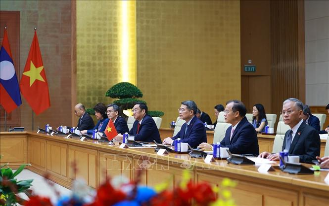 Thủ tướng Lê Minh Hưng hội kiến đồng chí Vilay Lakhamfong, Thường trực Ban Bí thư Trung ương Đảng Nhân dân Cách mạng Lào. Ảnh: Dương Giang – TTXVN
