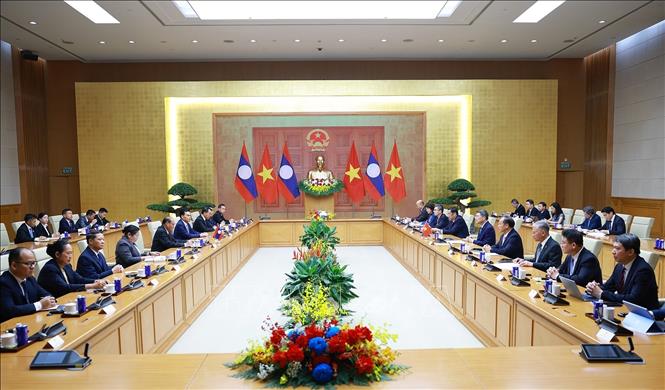 Thủ tướng Lê Minh Hưng hội kiến đồng chí Vilay Lakhamfong, Thường trực Ban Bí thư Trung ương Đảng Nhân dân Cách mạng Lào. Ảnh: Dương Giang – TTXVN
