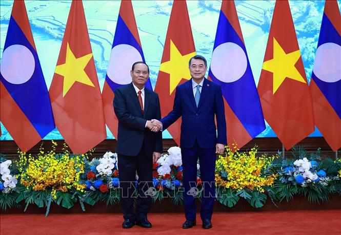 Thủ tướng Lê Minh Hưng tiếp đồng chí Vilay Lakhamfong, Thường trực Ban Bí thư Trung ương Đảng Nhân dân Cách mạng Lào. Ảnh: Dương Giang – TTXVN
