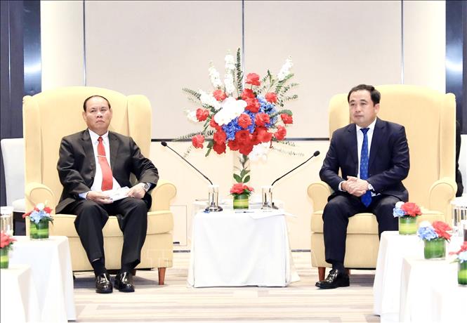 Bí thư Thành ủy Hà Nội Trần Đức Thắng hội kiến đồng chí Vilay Lakhamphong, Thường trực Ban Bí thư Trung ương Đảng Nhân dân Cách mạng Lào. Ảnh: TTXVN