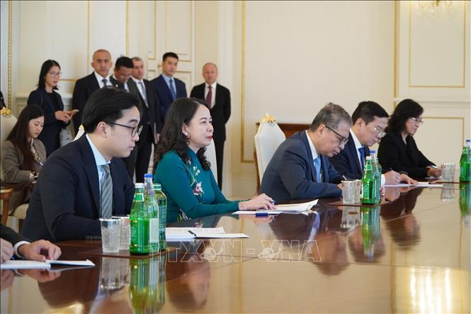Phó Chủ tịch nước Võ Thị Ánh Xuân tại hội đàm với Tổng thống Azerbaijan Ilham Aliyev và Phó Tổng thống thứ nhất Mehriban Aliyeva. Ảnh: Tâm Hằng - PV TTXVN tại SNG