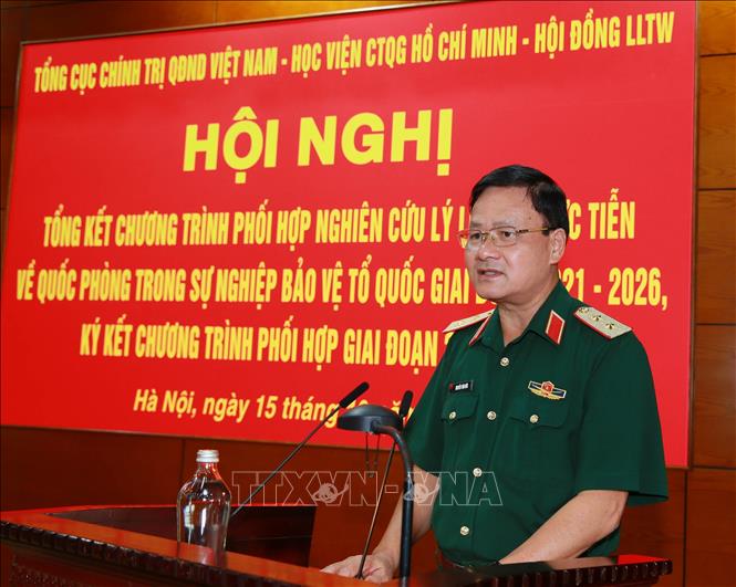 Trung tướng Nguyễn Văn Đức, Cục trưởng Cục Tuyên huấn, Tổng cục Chính trị QĐND Việt Nam phát biểu. Ảnh: Trọng Đức - TTXVN