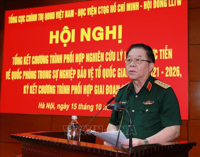 Đại tướng Nguyễn Trọng Nghĩa, Ủy viên Bộ Chính trị, Bí thư Trung ương Đảng, Chủ nhiệm Tổng cục Chính trị QĐND Việt Nam phát biểu tại hội nghị.  Ảnh: Trọng Đức - TTXVN