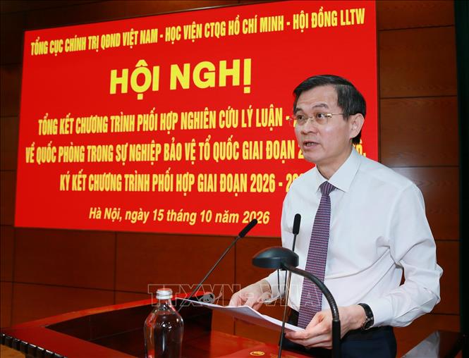 PGS, TS Đoàn Minh Huấn, Ủy viên Bộ Chính trị, Giám đốc Học viện Chính trị Quốc gia Hồ Chí Minh phát biểu tại hội nghị.  Ảnh: Trọng Đức - TTXVN