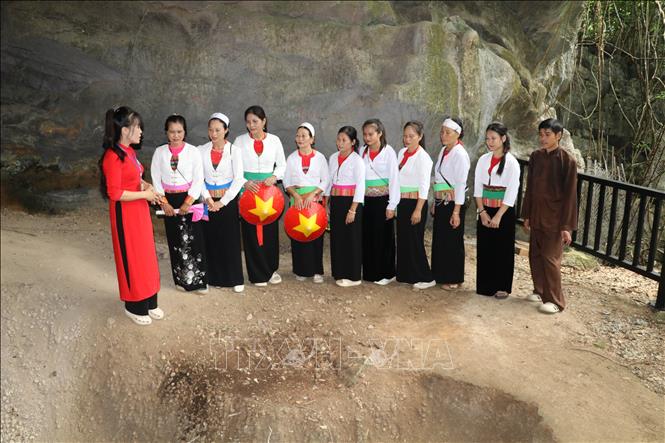 Vietnamese and international scientists have conducted research at Hang Boi since 2007, uncovering evidence that has contributed to understanding prehistoric life in Ninh Binh's limestone mountains. VNA Photo: Thùy Dung 
