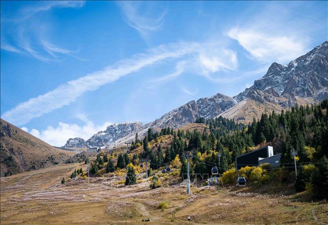 Cảnh đẹp mùa thu ở Almaty, Kazakhstan. Ảnh: THX/TTXVN phát