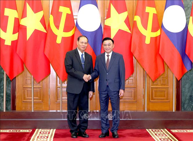 Đồng chí Trần Cẩm Tú, Uỷ viên Bộ Chính trị, Thường trực Ban Bí thư chủ trì Lễ đón đồng chí Vilay Lakhamphong, Uỷ viên Bộ Chính trị, Thường trực Ban Bí thư Lào. Ảnh: Phương Hoa - TTXVN