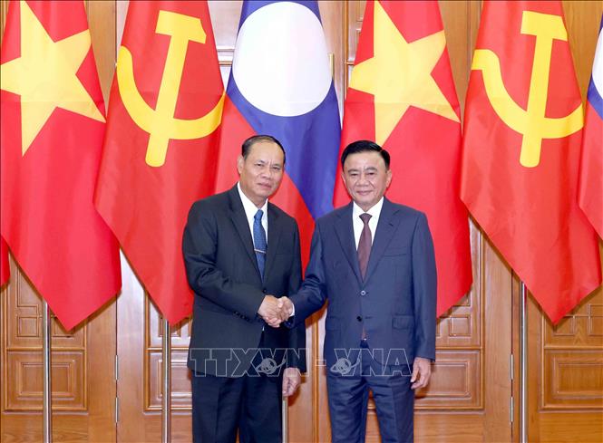 Đồng chí Trần Cẩm Tú, Uỷ viên Bộ Chính trị, Thường trực Ban Bí thư chủ trì Lễ đón đồng chí Vilay Lakhamphong, Uỷ viên Bộ Chính trị, Thường trực Ban Bí thư Lào. Ảnh: Phương Hoa - TTXVN