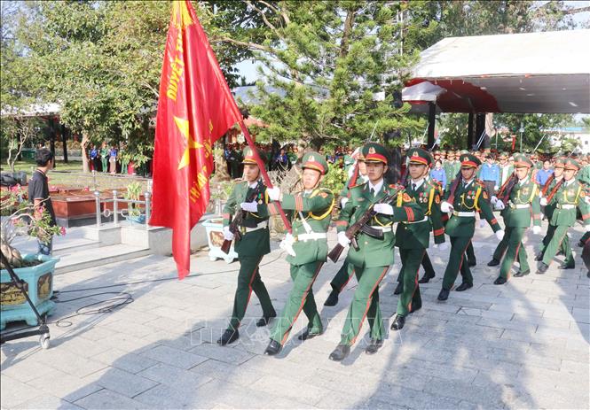 Quang cảnh buổi lễ truy điệu và an táng. Ảnh: Ngọc Thiện - TTXVN
