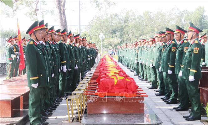 Quang cảnh buổi lễ an táng. Ảnh: Ngọc Thiện - TTXVN