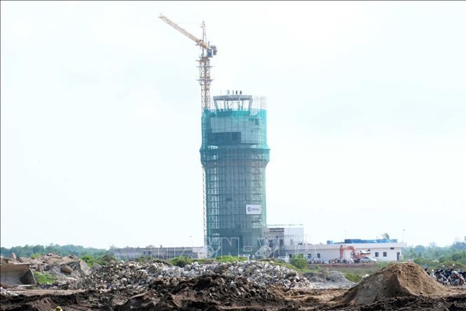 Đài kiểm soát không lưu tại Dự án Cảng hàng không Quảng Trị đang dần hoàn thiện. Ảnh: Tá Chuyên - TTXVN