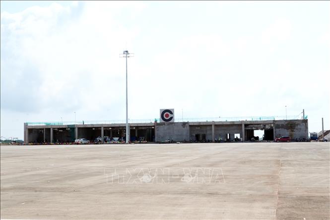 Hạng mục nhà ga hành khách Cảng hàng không Quảng Trị đã đạt trên 80% khối lượng thi công, được đẩy nhanh tiến độ hoàn thiện, hướng tới mục tiêu đưa cảng hàng không vào khai thác thương mại trong tháng 3/2027. Ảnh: Tá Chuyên - TTXVN