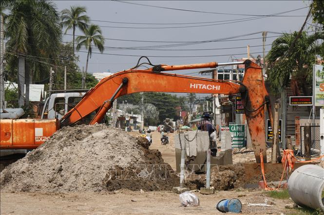 Dự án sửa chữa, nâng cấp đường Nguyễn Đình Chiểu và đường Huỳnh Thúc Kháng tại phường Mũi Né phải hoàn thành trong năm 2026 nhưng chỉ đạt khối lượng 45%. Ảnh: Nguyễn Thanh – TTXVN