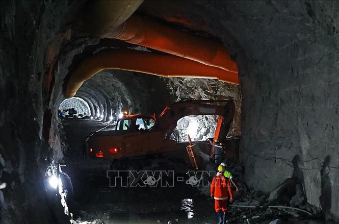 Dự án Nhà máy Thủy điện tích năng Bác Ái gồm 4 tổ máy, tổng công suất lắp đặt 1.200MW, tổng mức đầu tư 21.101 tỷ đồng, được xây dựng trên địa bàn xã Bác Ái Tây, tỉnh Khánh Hoà. Dự kiến Dự án vận hành phát điện tổ máy số 1 vào tháng 12/2029 và hoàn thành toàn bộ công trình vào cuối năm 2030, góp phần quan trọng trong bảo đảm an ninh năng lượng quốc gia. Ảnh: Vũ Sinh – TTXVN