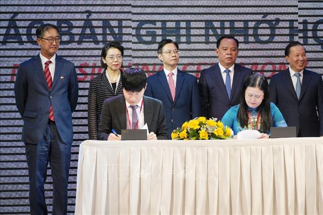 Ngành chức năng Đồng Nai và đối tác Hàn Quốc ký Bản ghi nhớ hợp tác trên các lĩnh vực. Ảnh: Công Phong - TTXVN