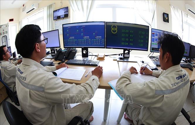 Ca trực vận hành sản xuất ở Nhà máy điện mặt trời Trung Nam – Thuận Nam của Công ty TNHH Điện Mặt Trời Trung Nam Thuận Nam, xã Thuận Nam, tỉnh Khánh Hoà. Ảnh: Vũ Sinh – TTXVN


 