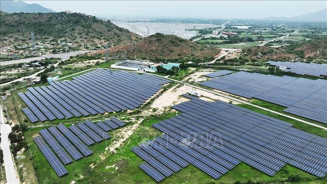Cánh đồng điện mặt trời của Công ty Cổ phần Điện mặt trời Licogi 16, xã Vĩnh Hải, tỉnh Khánh Hoà. Ảnh: Vũ Sinh - TTXVN