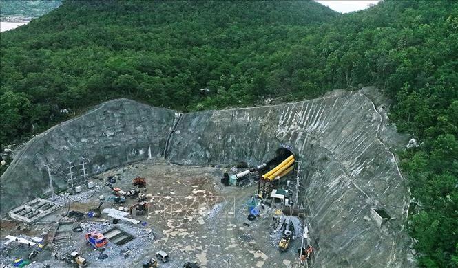 Dự án Nhà máy Thủy điện tích năng Bác Ái, gồm 4 tổ máy, tổng công suất lắp đặt 1.200MW, tổng mức đầu tư 21.101 tỷ đồng, được xây dựng trên địa bàn xã Bác Ái Tây, tỉnh Khánh Hoà. Dự kiến Dự án vận hành phát điện tổ máy số 1 vào tháng 12/2029 và hoàn thành toàn bộ công trình vào cuối năm 2030, góp phần quan trọng trong bảo đảm an ninh năng lượng quốc gia. Ảnh: Vũ Sinh – TTXVN