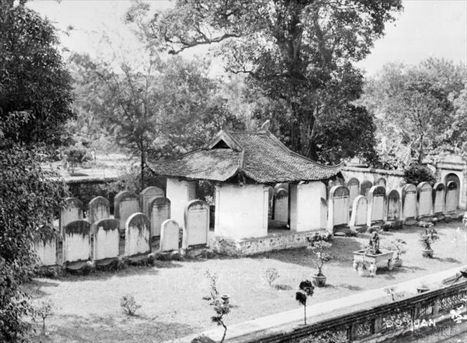 Vườn bia tiến sĩ trong Văn Miếu (Ảnh chụp năm 1979). Ảnh: Đức Như – TTXVN
