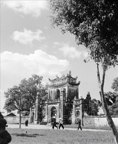 Cổng Văn Miếu - Quốc Tử Giám (ảnh chụp năm 1967). Ảnh: Văn Phúc - TTXVN