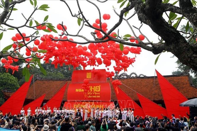 Quang cảnh Ngày thơ Việt Nam lần thứ 16, năm 2008 tổ chức tại Văn Miếu - Quốc Tử Giám. Ảnh: Danh Lam - TTXVN