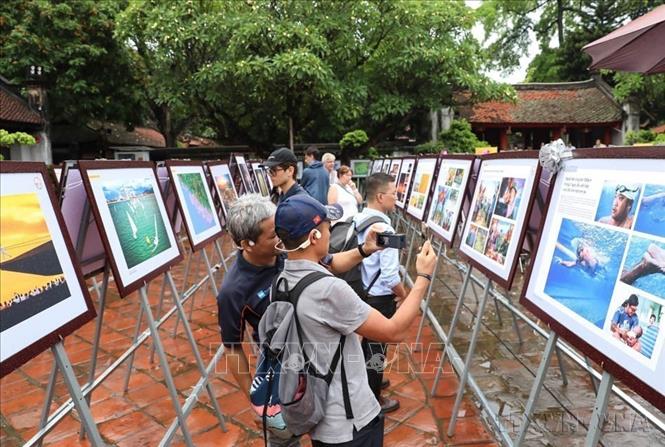 Lễ khai mạc và trao giải thưởng Festival Nhiếp ảnh trẻ 2025 tổ chức tại Văn Miếu - Quốc tử Giám. Ảnh: Khánh Hoà - TTXVN