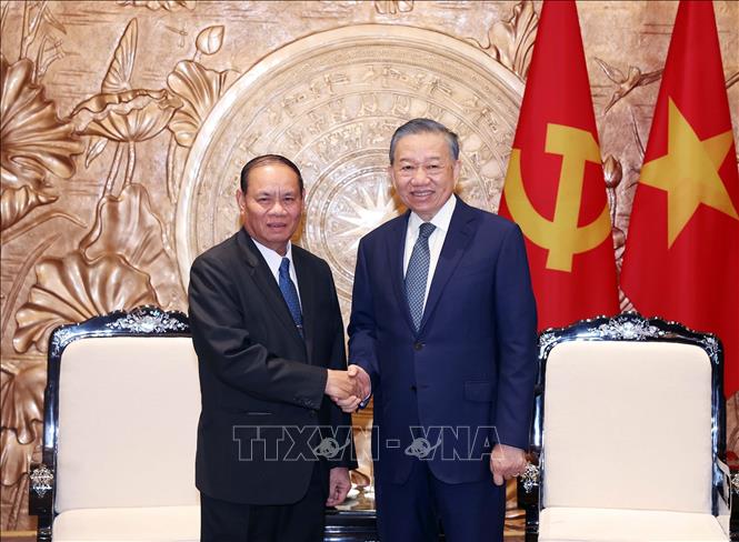 Tổng Bí thư, Chủ tịch nước Tô Lâm tiếp đồng chí Vilay Lakhamphong, Ủy viên Bộ Chính trị, Thường trực Ban Bí thư Trung ương Đảng Nhân dân Cách mạng Lào. Ảnh: Thống Nhất – TTXVN