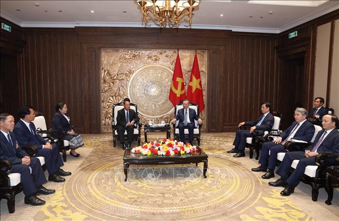 Tổng Bí thư, Chủ tịch nước Tô Lâm tiếp đồng chí Vilay Lakhamphong, Ủy viên Bộ Chính trị, Thường trực Ban Bí thư Trung ương Đảng Nhân dân Cách mạng Lào. Ảnh: Thống Nhất – TTXVN